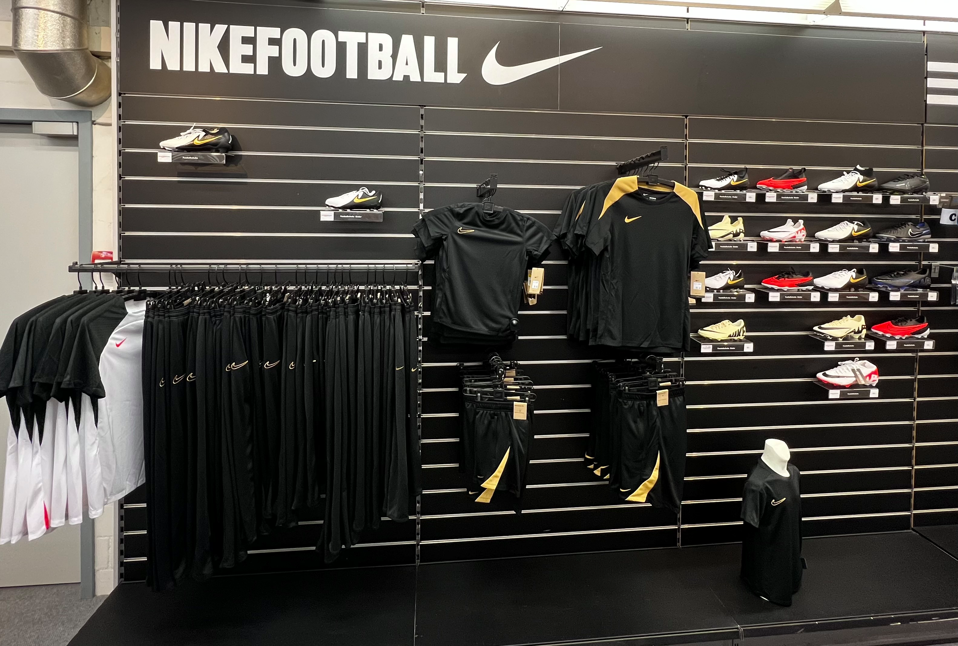 !Nike Football Shop!